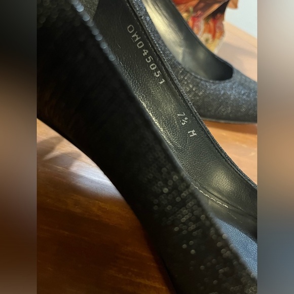 Stuart Weitzman Textured Saffiano Leather Black Heels Slip On Pump Size 7.5M - Picture 8 of 16